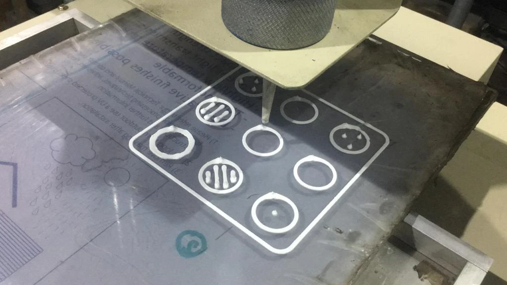 silicon glue dispensing